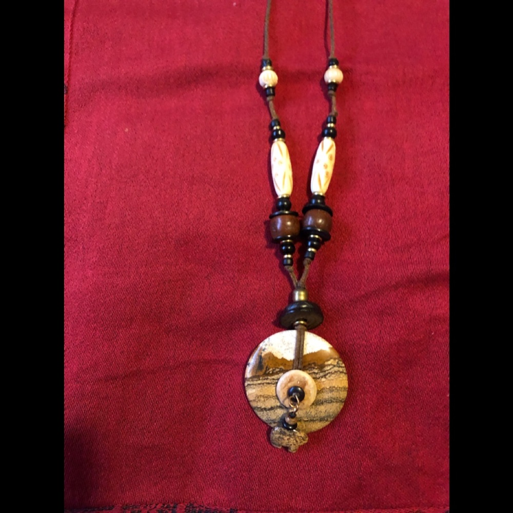 Cool VTG Necklace with Mountain and Little Bear